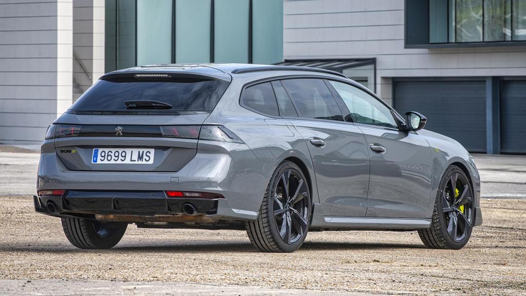Esta es la versión con carrocería familiar del Peugeot 508 PSE.