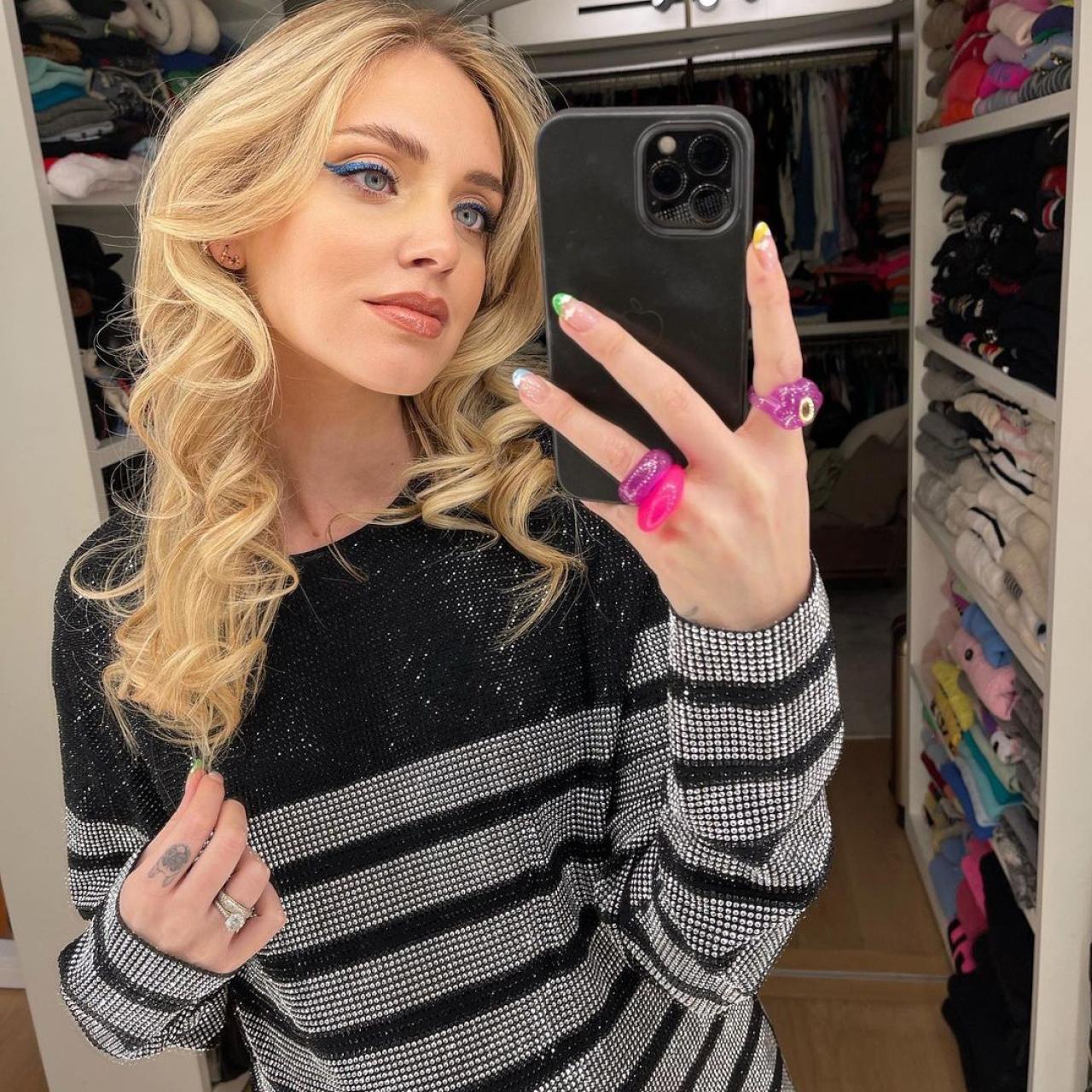 Chiara en una foto de su Instagram luciendo tres de estos anillos.