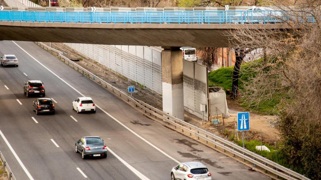 Una chabola, en el margen derecho de la M-30.