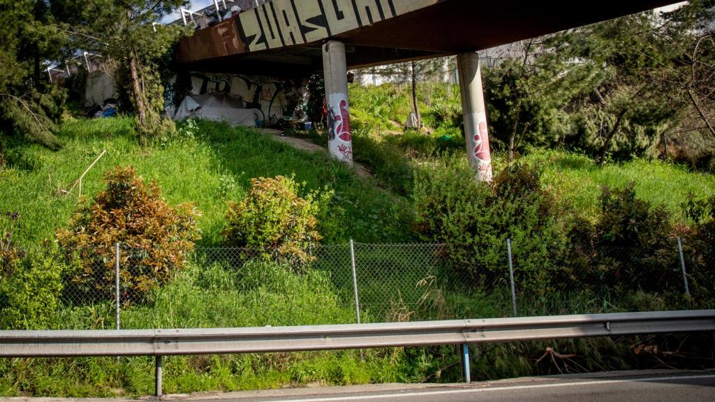 Otras de las chabolas, situada bajo un puente de la M-30.