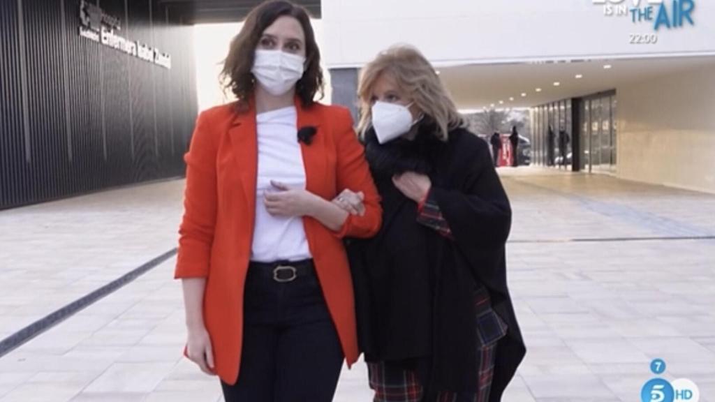 Isabel Díaz Ayuso y María Teresa Campos en su entrevista en Telecinco.