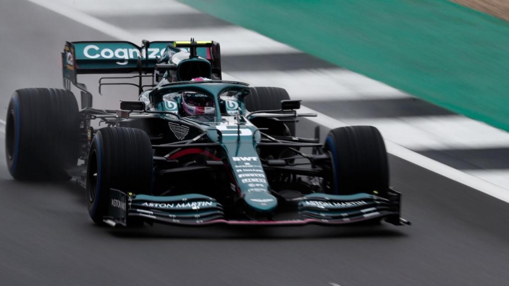 Vettel con su nuevo Aston Martin AMR21