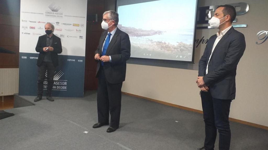 Portavoces de la Confederación Mar Industria Alimentaria (CMIA), encabezados por el secretario general de Anfaco y presidente de la patronal gallega.