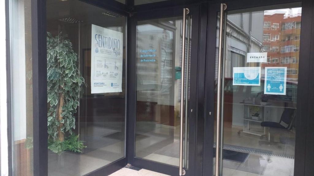 Entrada del colegio de enfermería de Pontevedra, en Vigo.