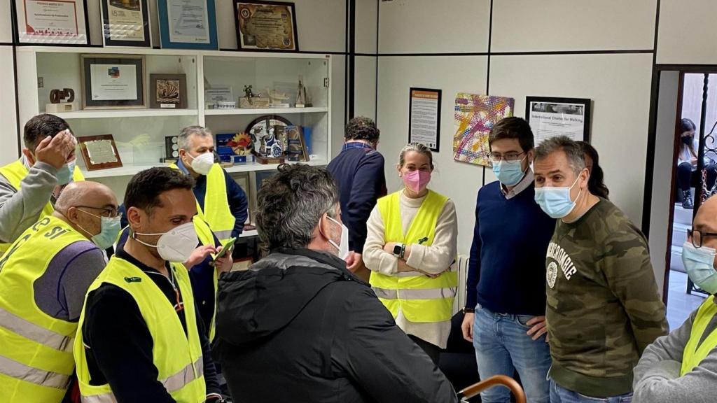 Trabajadores de Ence se encierran en el Ayuntamiento de Pontevedra