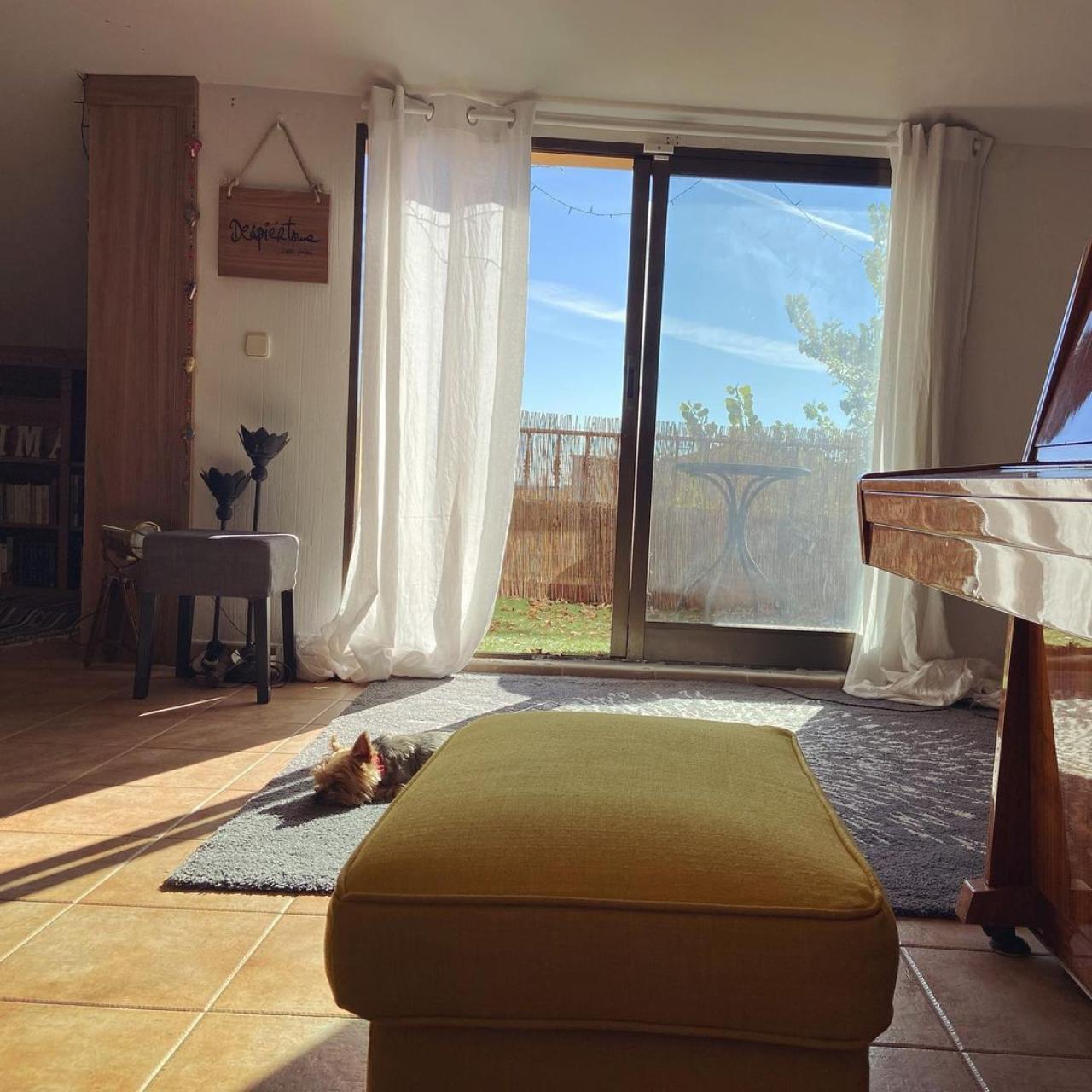 Foto del interior de la casa de la urbanización Los Peñascales donde ha pasado el confinamiento.