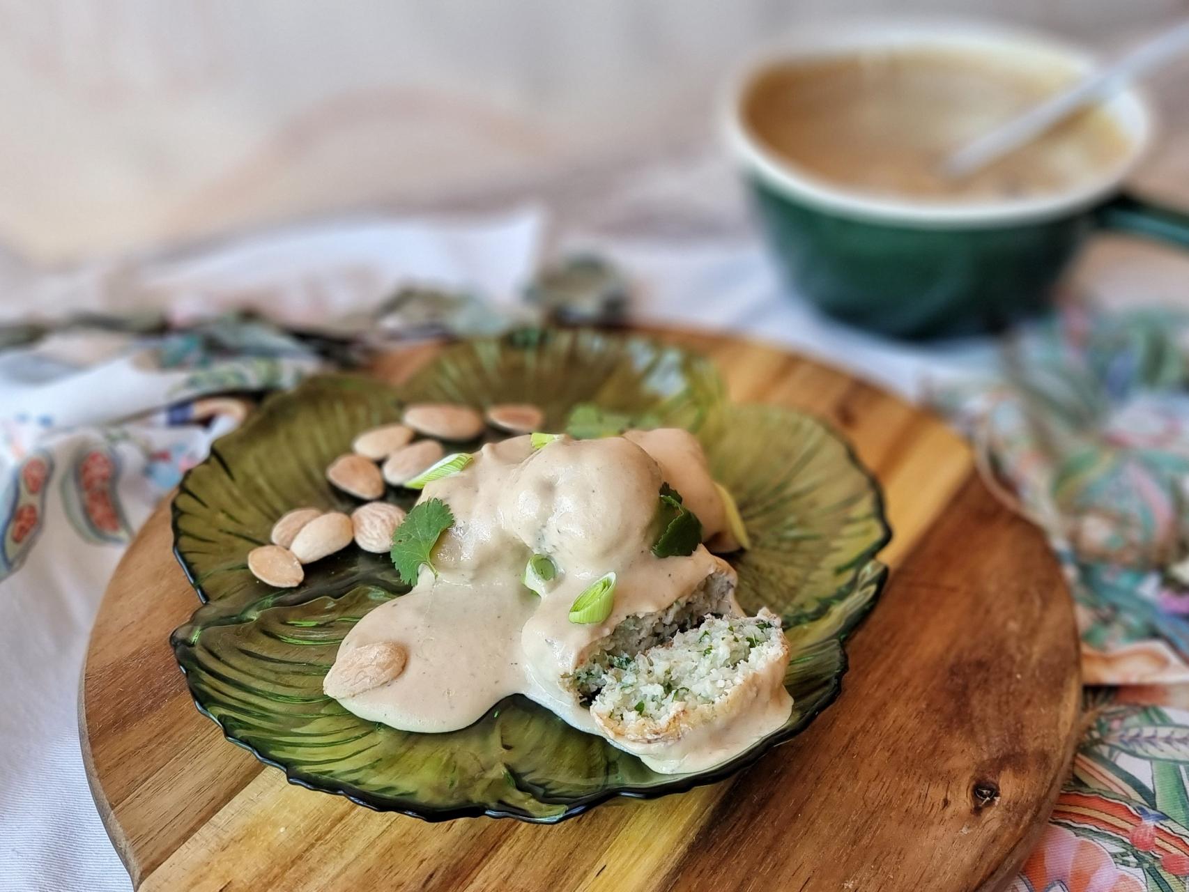 Albóndigas de bacalao con salsa de almendras, una receta de vigilia