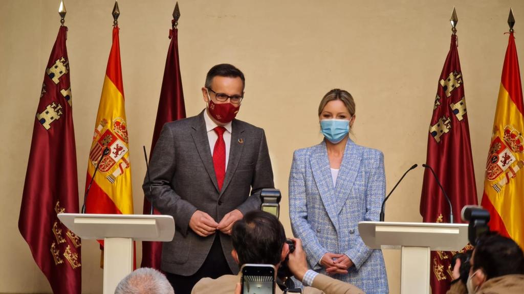 El secretario general del PSRM, Diego Conesa, y la coordinadora de Cs, Ana Martínez Vidal.
