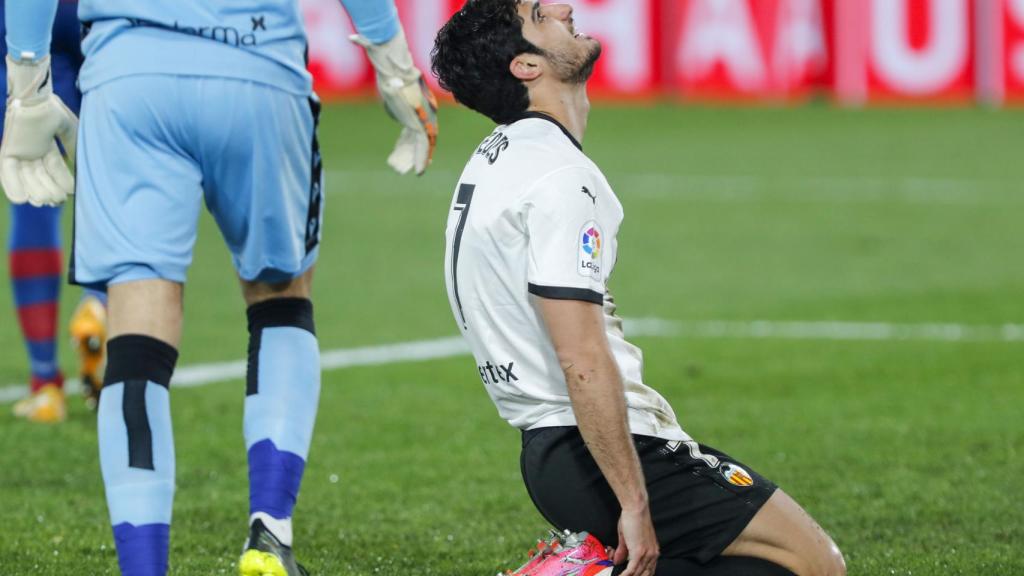 Guedes, desesperado tras un fallo