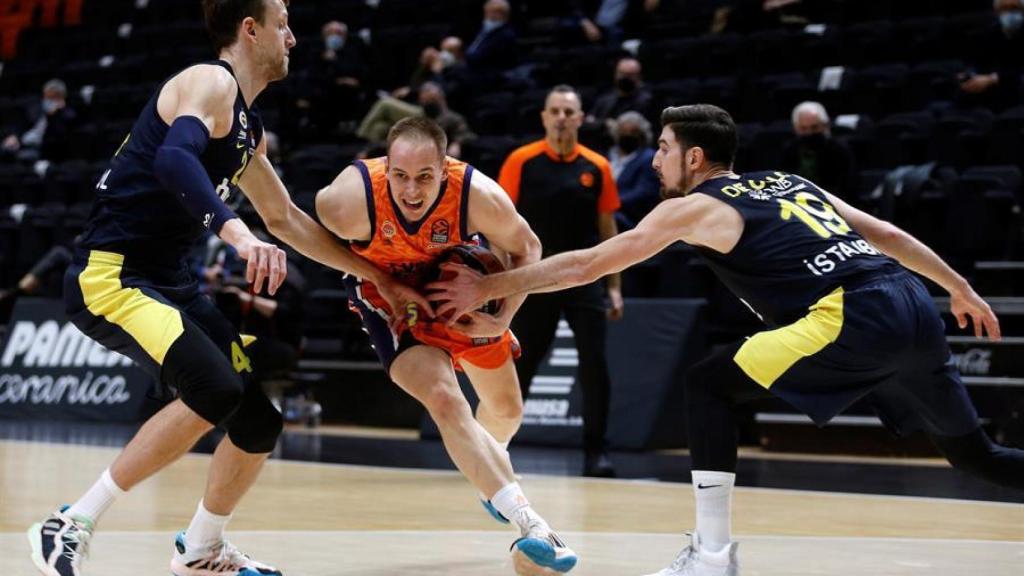 Prepelic atacando ante Fenerbahçe