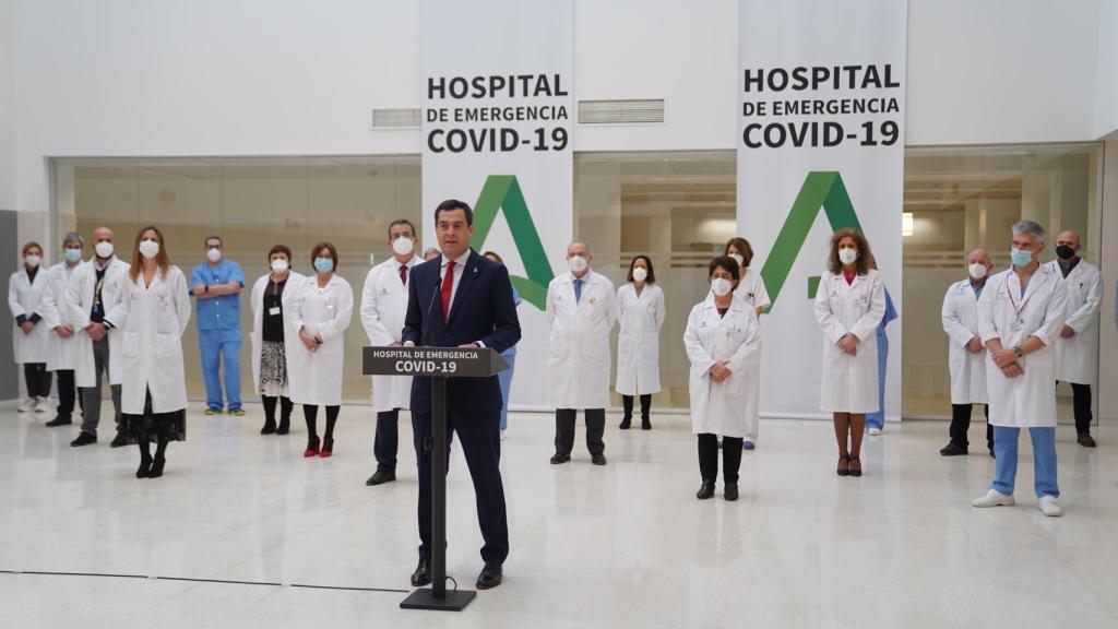 El presidente, Juanma Moreno, en la inauguración del Hospital Militar.
