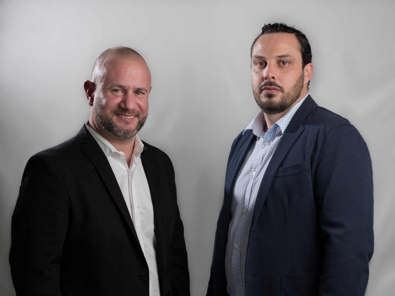 Los socios fundadores de HostelApp, Iván Pérez Rodiño (izda.) y Andrés Dacosta Martínez.