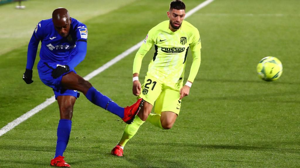 Centro de Nyom ante la presencia de Yannick Carrasco