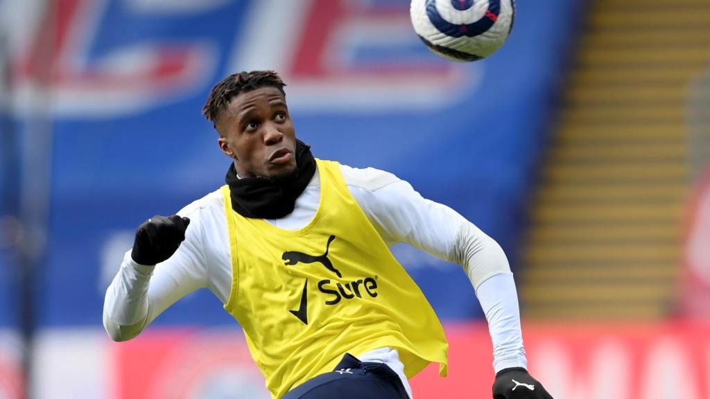 Zaha en el calentamiento antes de un partido