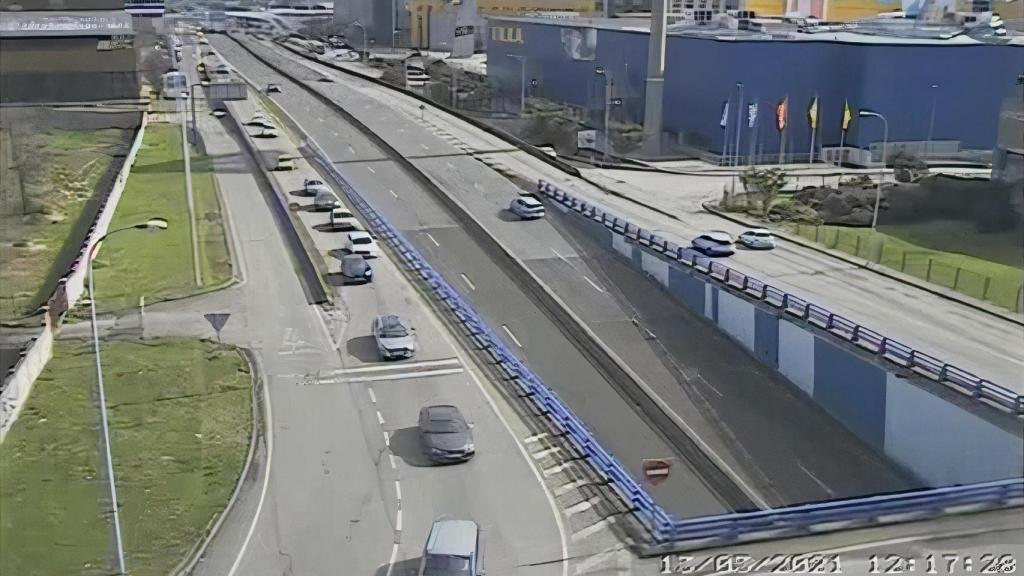 Retenciones en la entrada de Marineda City (A Coruña).