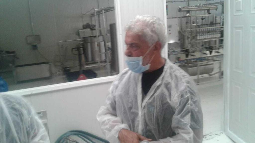 Operario de la Agencia para la Regulación del cannabis marroquí.