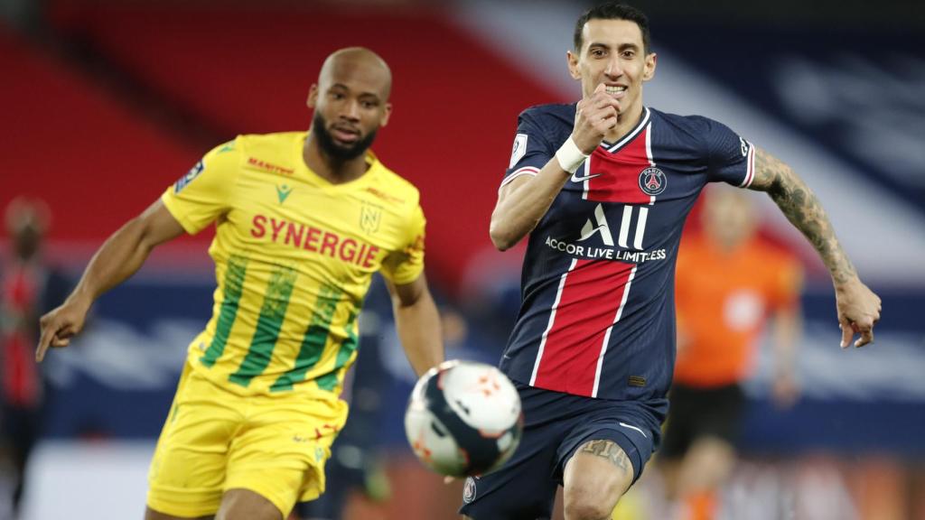 Di María pelea un balón ante el Nantes