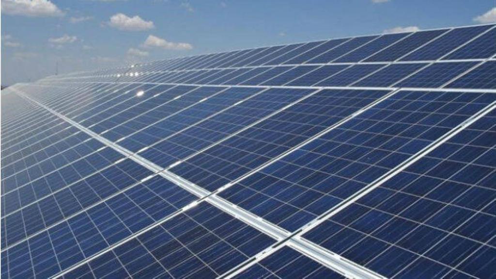 Planta fotovoltaica. Imagen de archivo