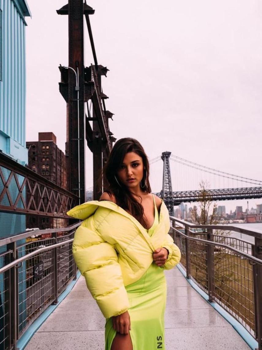 Hande Erçel se ha convertido en referente de estilo para millones de jóvenes.