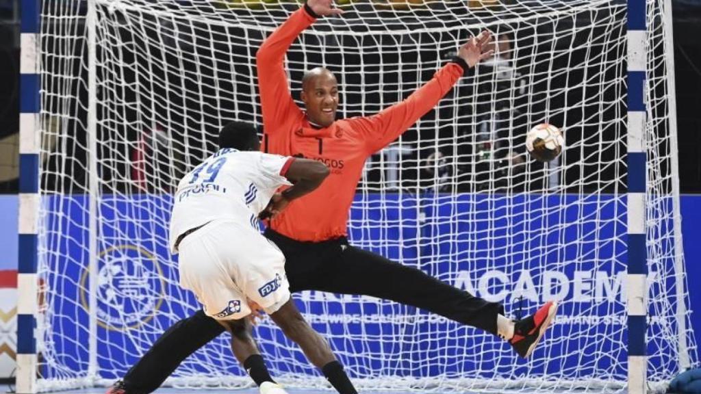 Alfredo Quintana en el Mundial de Egipto contra Francia