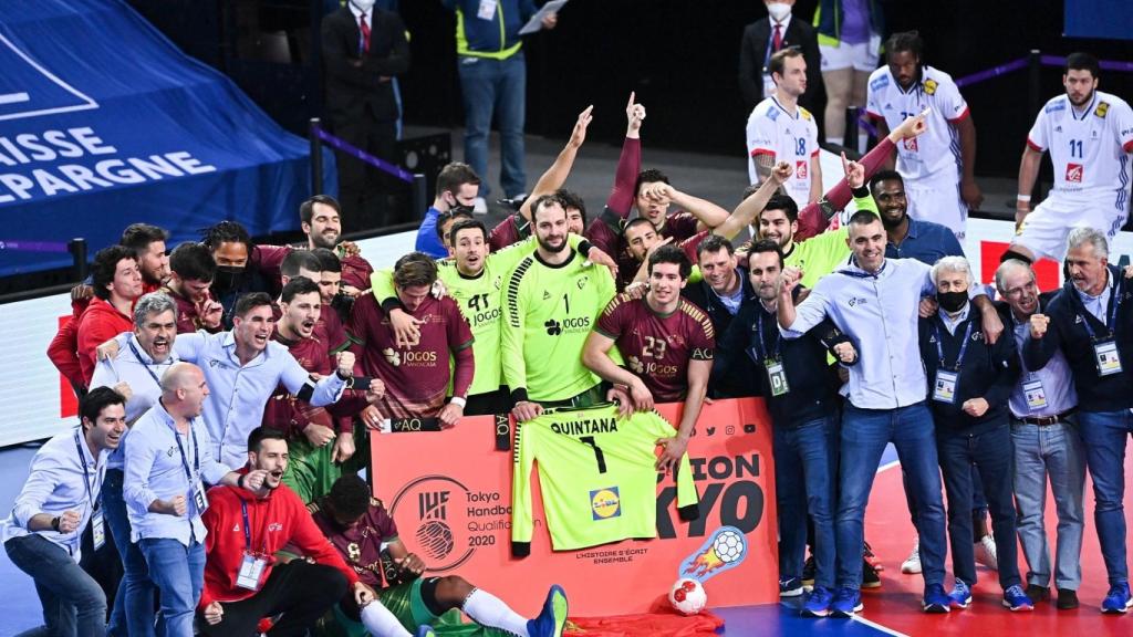 Portugal celebra el pase a los JJOO con la camiseta de Quintana