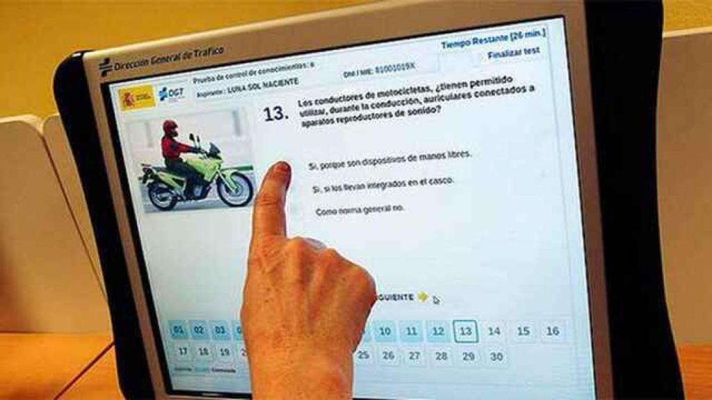 Modelo de examen teórico de la DGT.