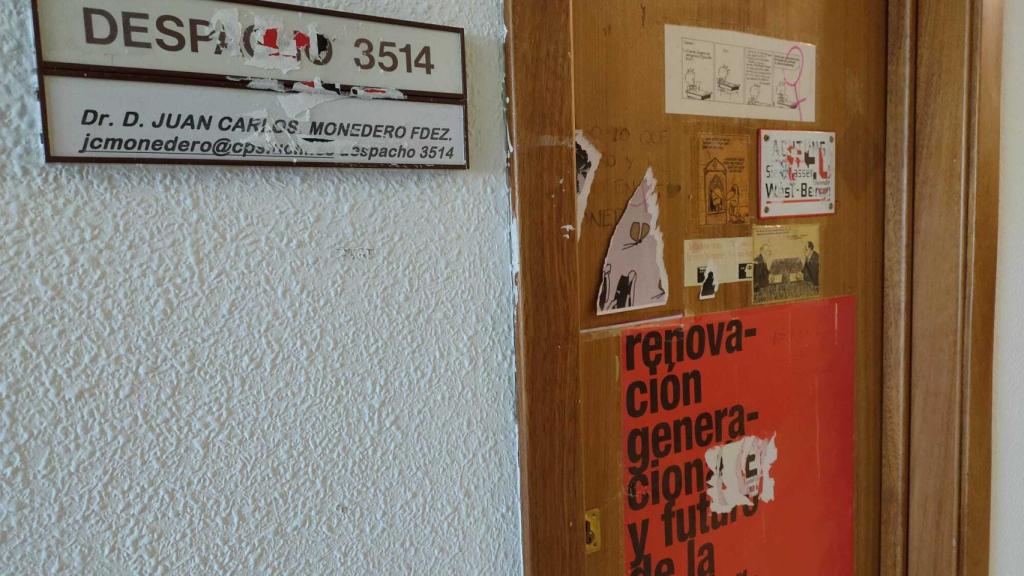 La puerta del despacho de Juan Carlos Monedero.