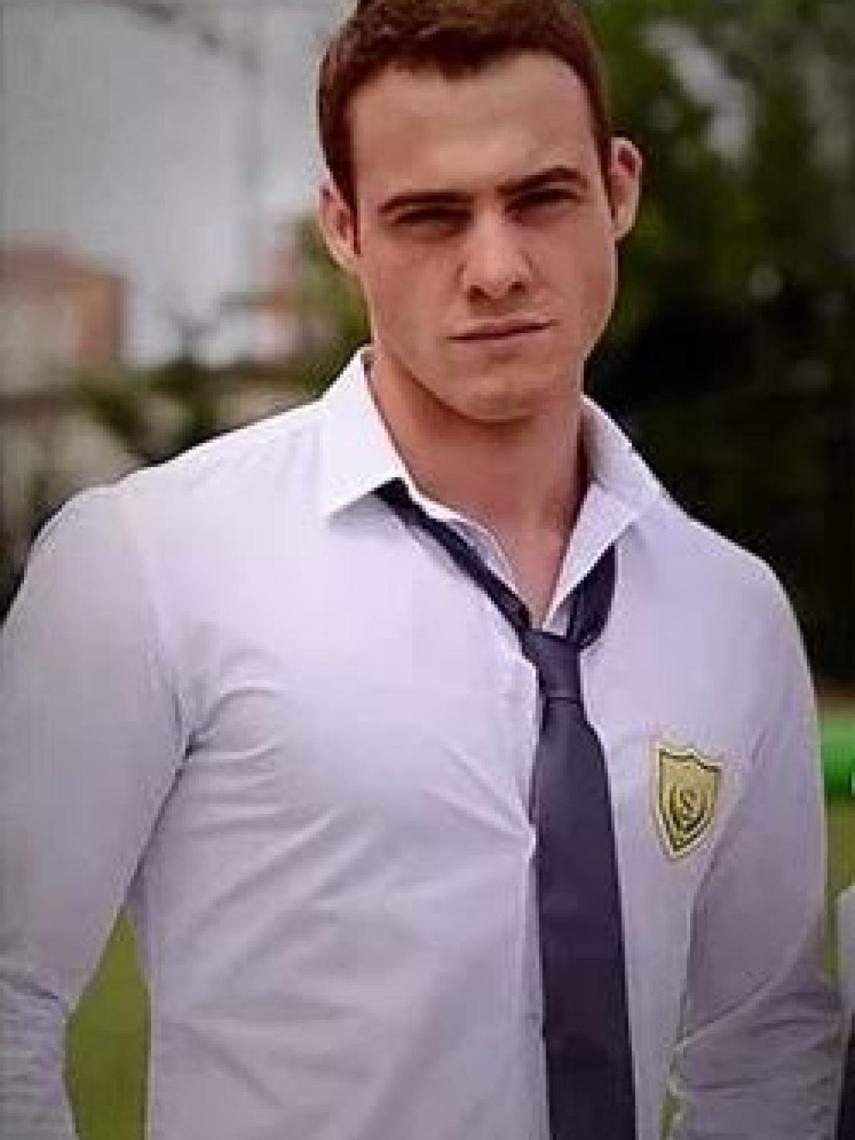 Kerem Bürsin, en su papel de adolescente en la serie 'Günesi Beklerken'.