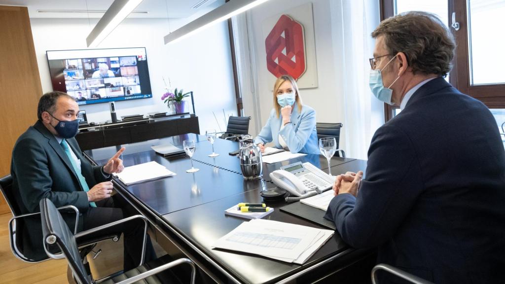 El presidente de la Xunta de Galicia, Alberto Núñez Feijóo, durante la reunión del comité clínico.
