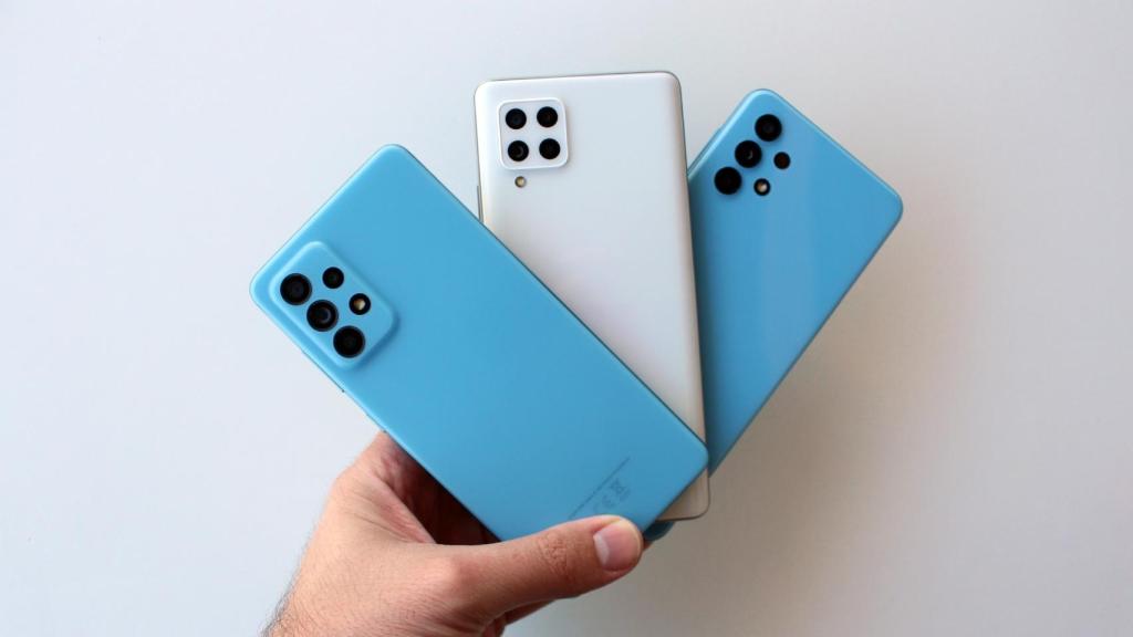 Los Samsung Galaxy A52 5G, Galaxy A42 5G y Galaxy A32 5G.