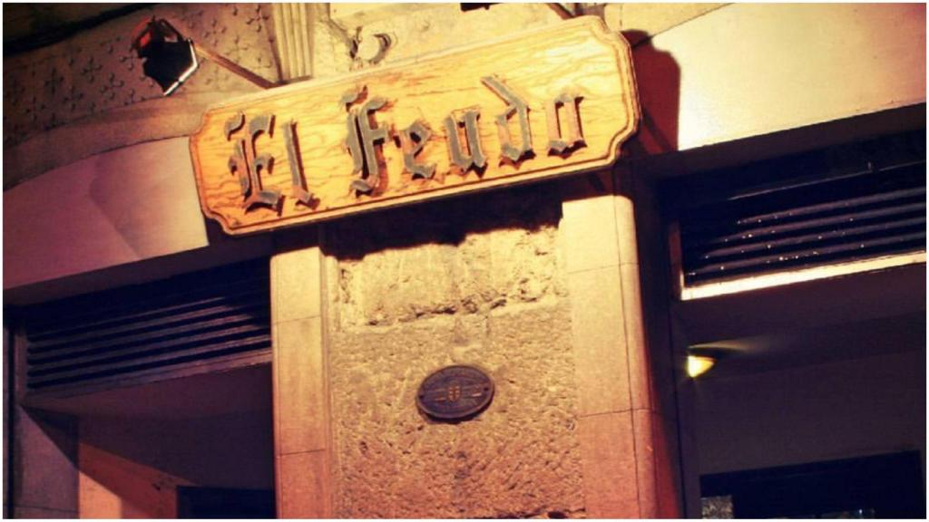 El exterior del bar El Feudo de A Coruña.
