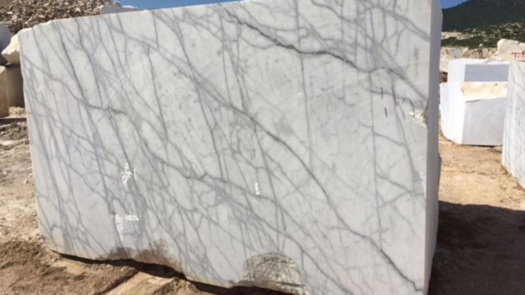 Mármol blanco en el que está especializado Turquía, el gran competidor.
