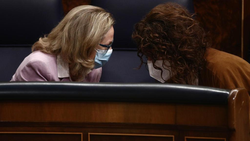 Nadia Calviño, vicepresidenta económica, y María Jesús Montero, ministra de Hacienda.