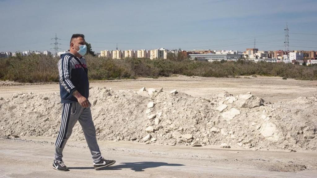 Manuel Acosta, de 45 años, reside a 500 metros de las balsas de fosfoyesos.