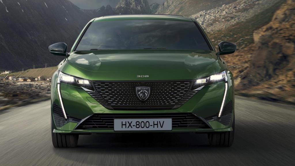 Este Peugeot 308 es el primero que estrena el nuevo logo de la marca francesa.
