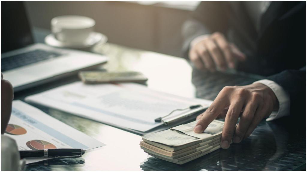 Dinero, billetes, apropiación indebida, estafa.