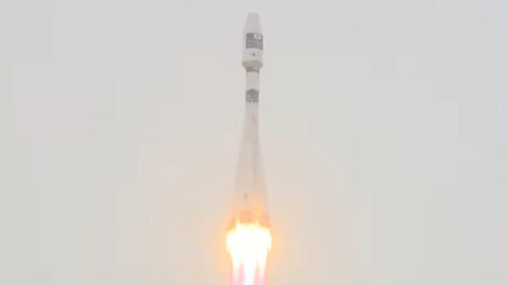 Soyuz despegando con el nanosatélite.