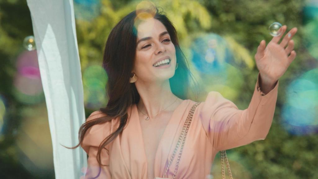 Piril iniciará una nueva guerra este martes en 'Mujer' al enviar las fotografías de Sirin y Sarp a Bahar