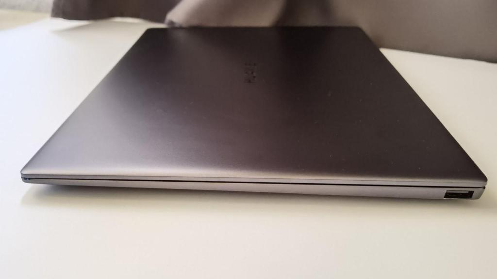 Pese a lo fino que es, el Huawei MateBook X Pro sigue teniendo USB-A