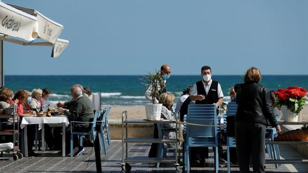En Mallorca la hostelería cierra a las cinco de la tarde. En Alemania, los establecimientos permanecen cerrados.