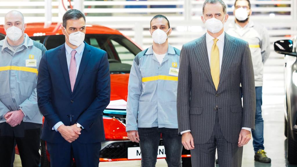 Felipe VI y Pedro Sánchez en la presentación del Plan Estratégico de Renault.