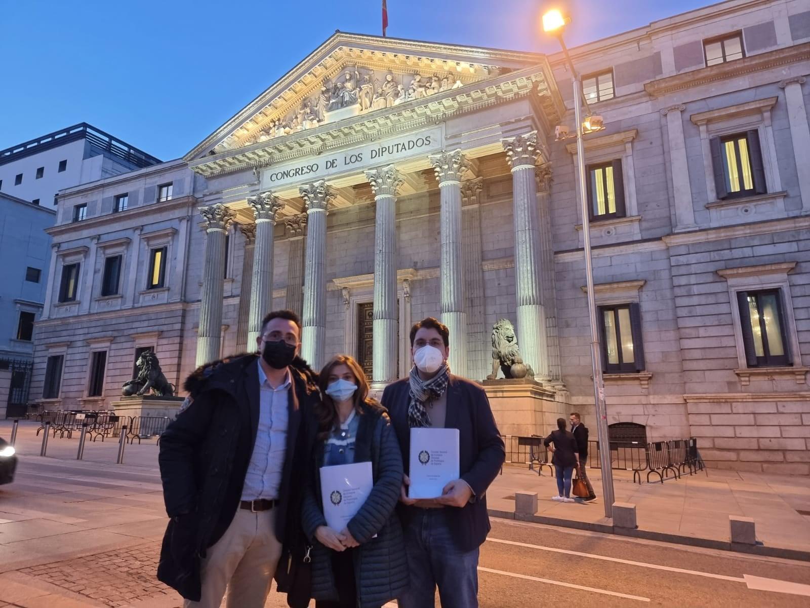 A la derecha en la imagen, el presidente Colexio Podologos Galicia, Juan Dios (Cedida).