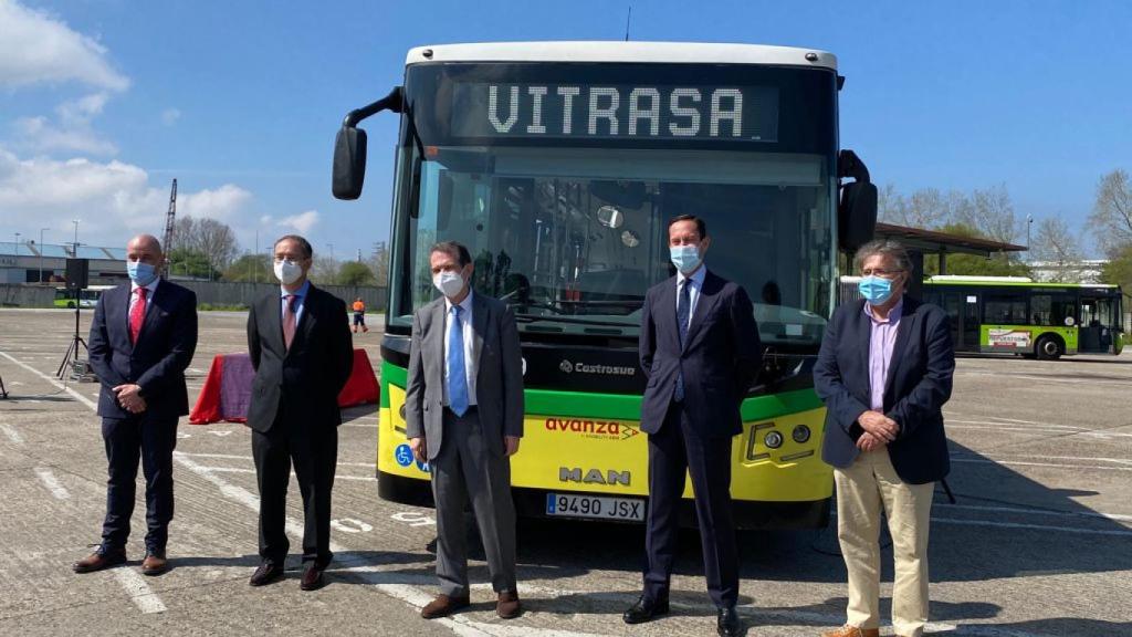 La firma del convenio de colaboración tuvo lugar esta mañana en las instalaciones de Vitrasa.