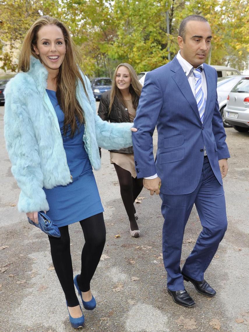 Rocío Carrasco y Fidel Albiac al lado de Rocío Flores, en una imagen de noviembre de 2011.