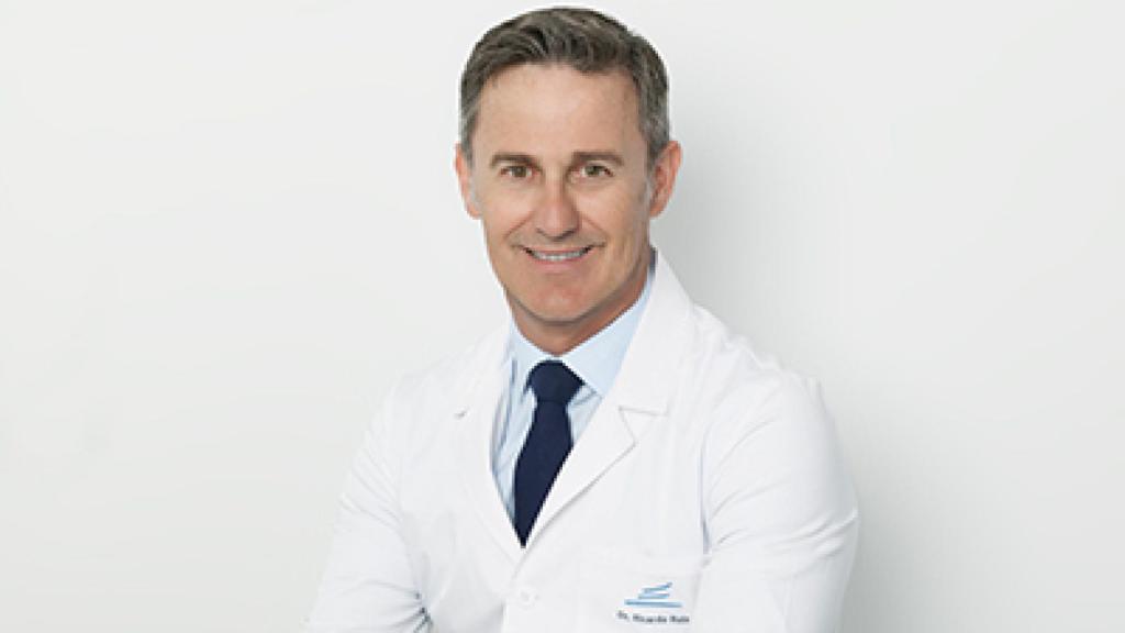 Ricardo Ruiz en una imagen oficial facilitada por la página web de su clínica.