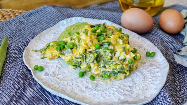Revuelto de verduras de primavera, el secreto de la jugosidad