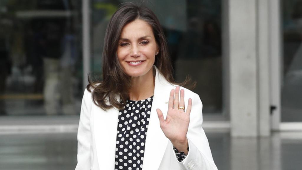 Letizia, en las calles de Madrid, con su anillo de Karen Hallam.