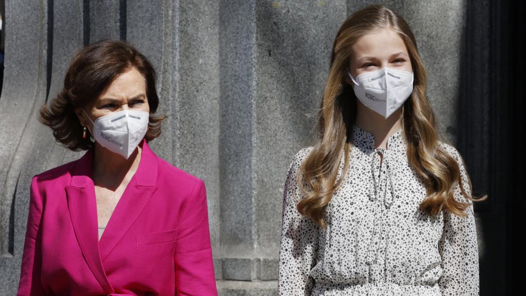 Leonor, junto a Carmen Calvo, en su primer acto en solitario.