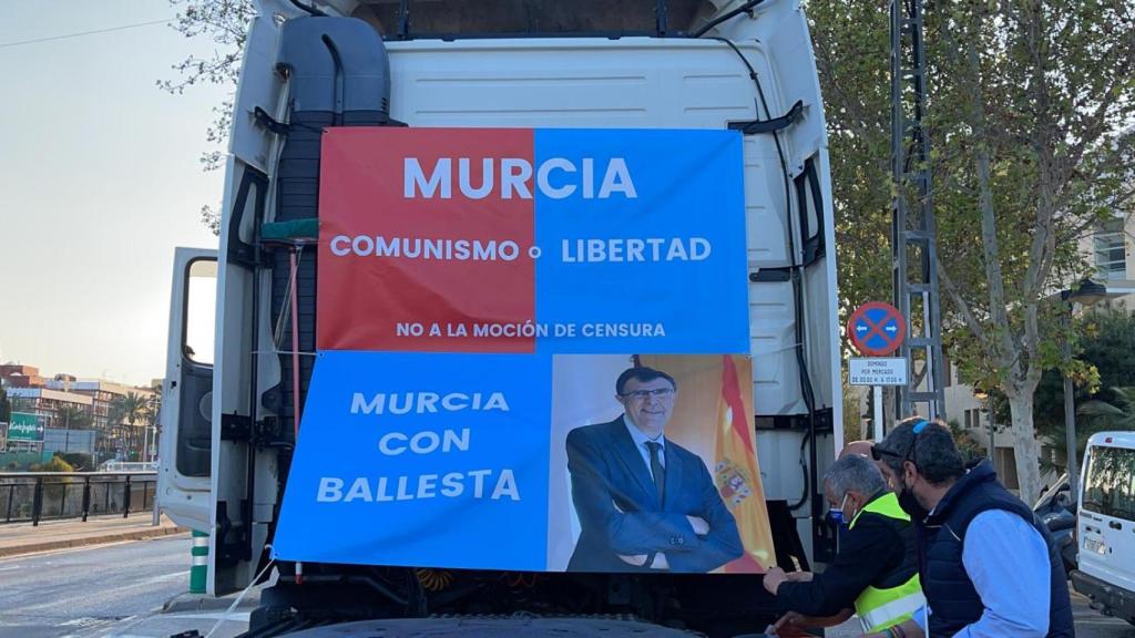 El PP toma las calles de  Murcia para protestar contra la moción de censura.