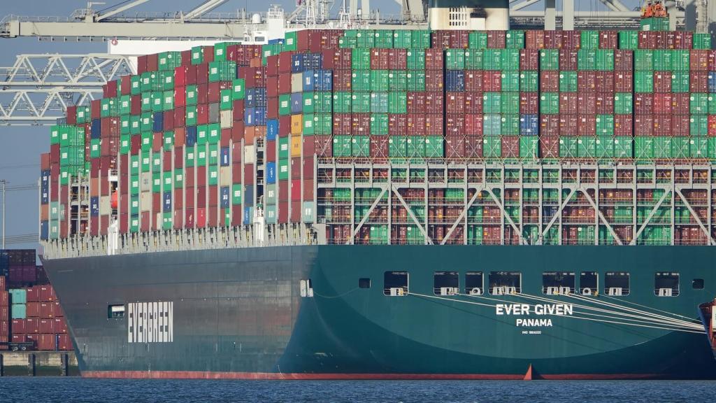 Ever Given, el barco encallado hace unos meses en el Canal de Suez.